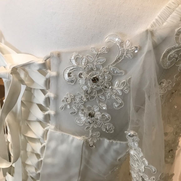 Wedding gown - Picture 15 of 16